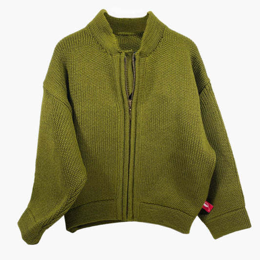 hochwertigeS trickjacke im Stil einer Bomberjacke mit Reißverschluß in Olivegruen. Handgestrickt aus feinster Merinowolle