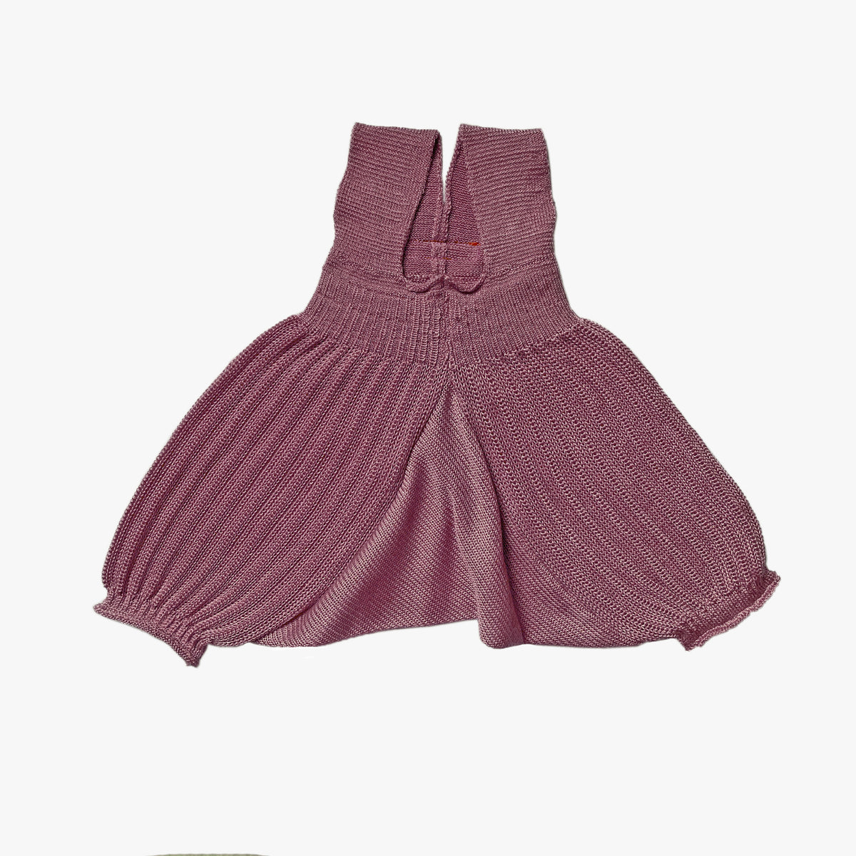 kurze Sommerhose aus Tencel/Lyocell mit tiefen Schritt und viel Platz für Windeln. Die Hose von vincente hat hochelastische Hosenträger und ist Lila