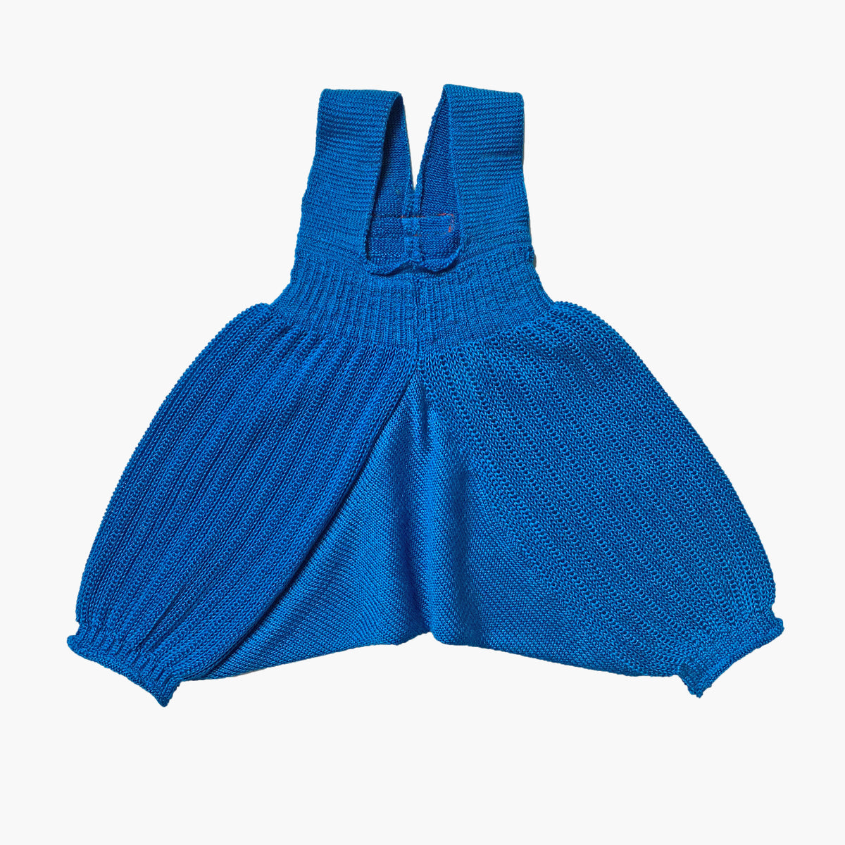 gestrickte kurze Sommerhose aus Tencel/Lyocell mit tiefen Schritt und viel Platz für Windeln. Die Hose von vincente hat hochelastische Hosenträger  und ist Leuchtend Blau