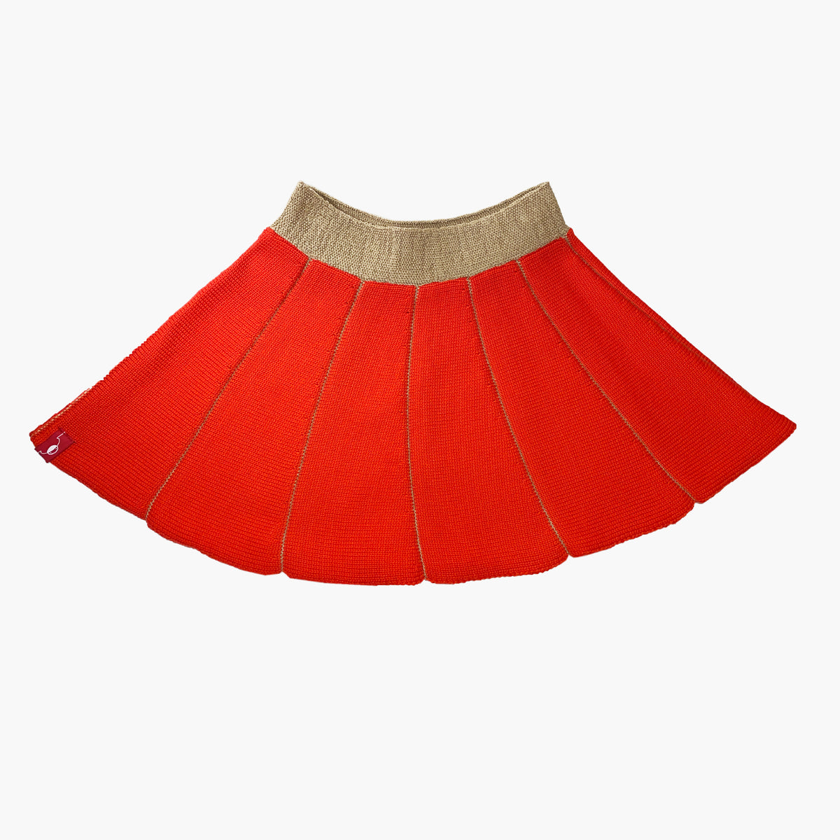 Rock Orangerot (Rosso) mit feinen Beigen Längsstreifen. Er ist aus Merinowolle gesrtrickt und hat einen elastischen Bund Die Streifen plissieren den Rock leicht.