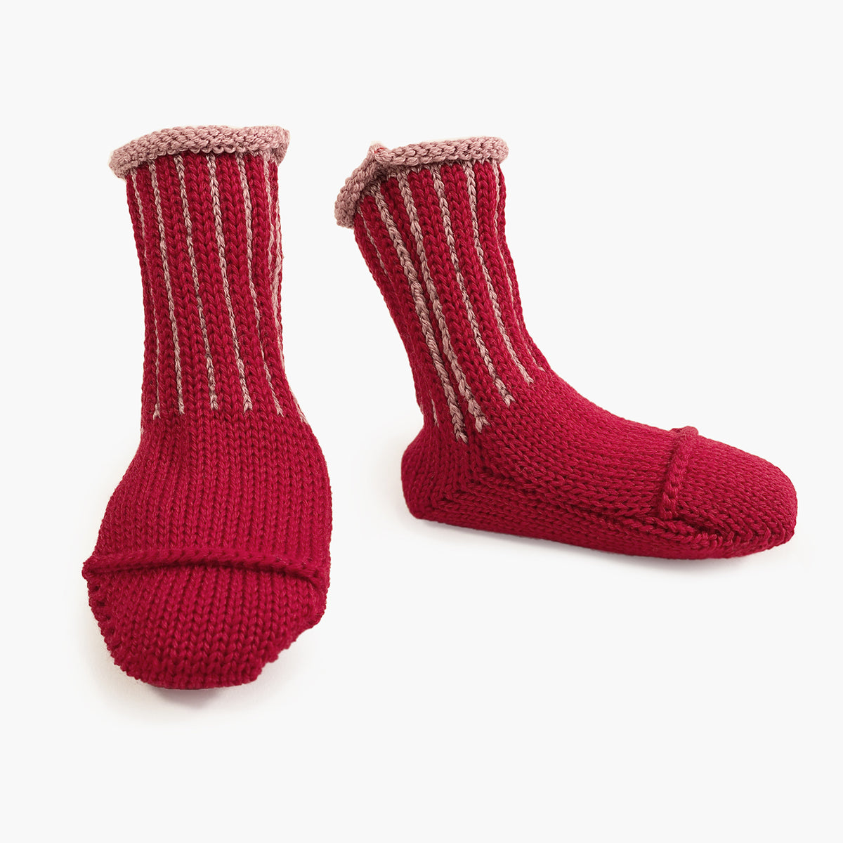 gestrickte Babysocken in Rot mit hochelastischem Bund mit Längs Streifen in Rosenholz
