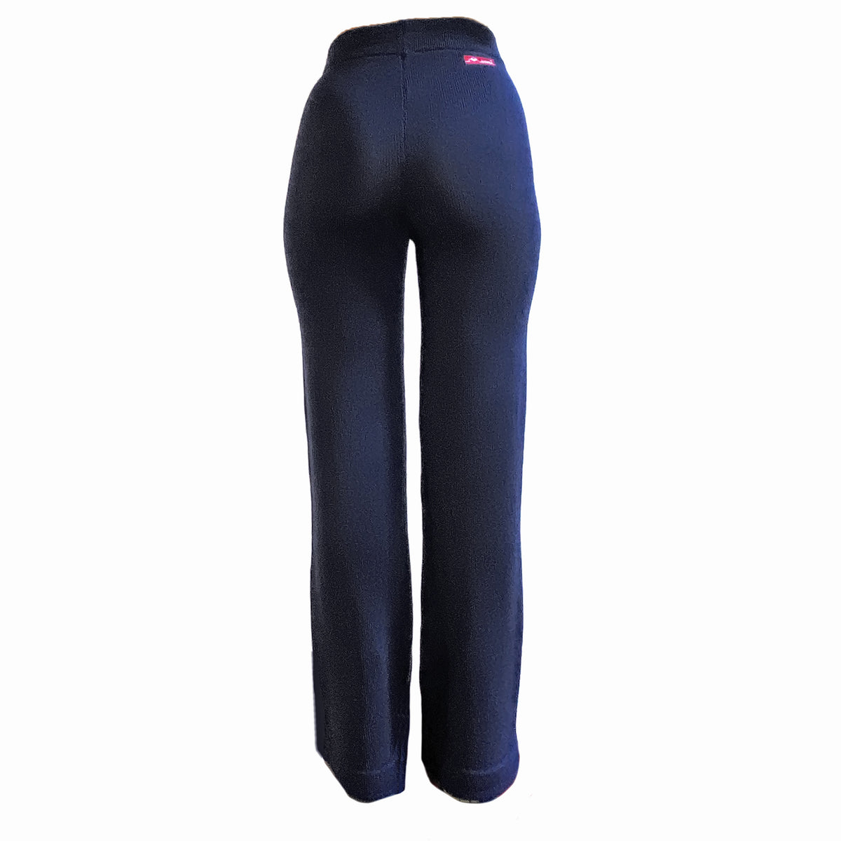 Ein Model von Hinten vom Po abwärts trägt eine Strick-Hose in Royalblau