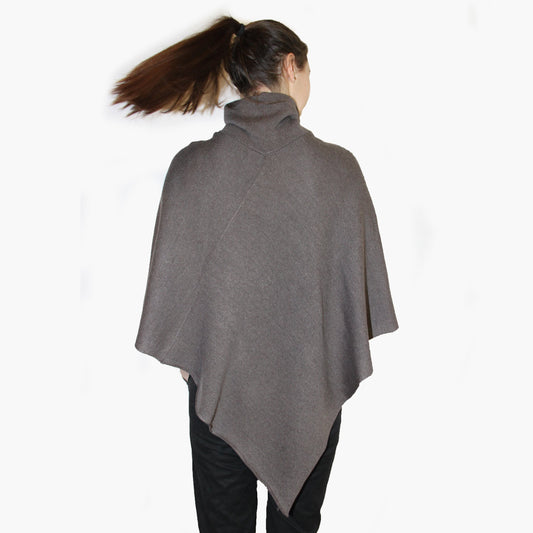 Umhang mit Rollkragen von vincente aus weicher Merinowolle, elegant und bequem.