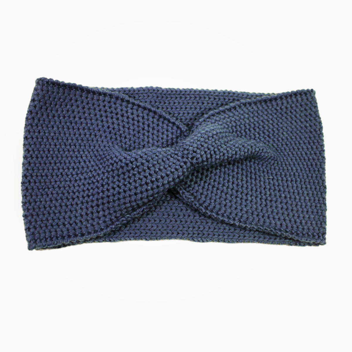 Jeansblaues Stirnband mit einer Turban-ähnlichen Verdrehung. Gestrickt im  Doubleface Patentmuster, außen Knötchenstruktur und Innen sieht es wie ein klassisch rechts gestricktes Muster aus.